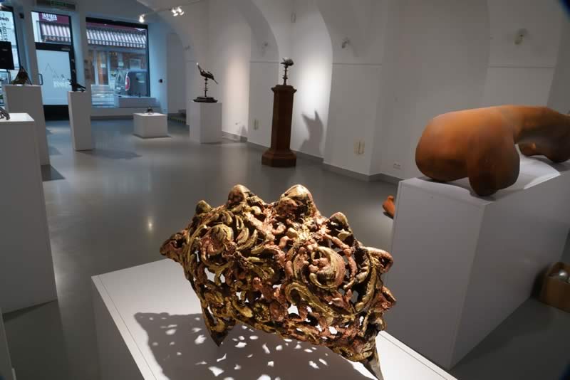 Rozmiar ma znaczenie – wystawa rzeźby w Wałbrzyskiej Galerii Sztuki BWA